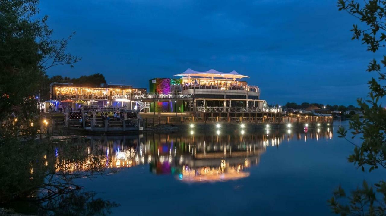 The Salsa Attractive Accomodation At Tattershall Lakes Ngoại thất bức ảnh